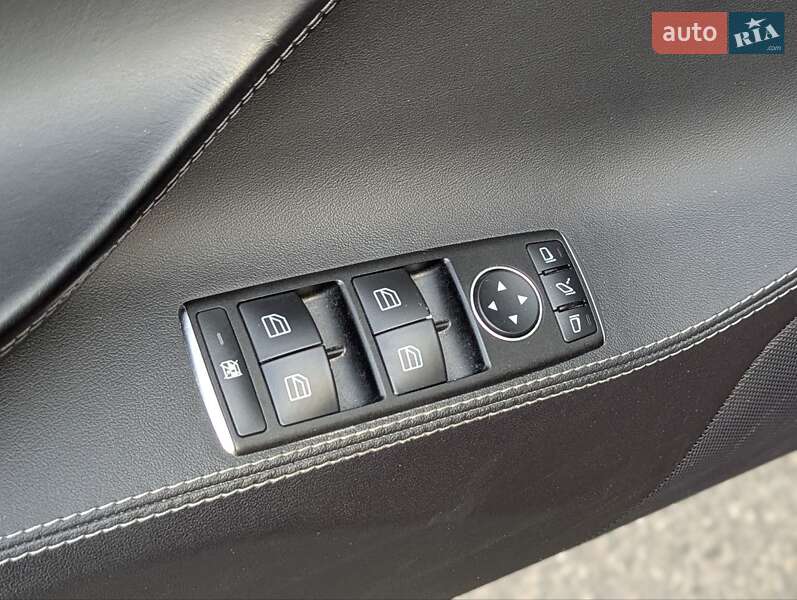 Ліфтбек Tesla Model S 2015 в Києві