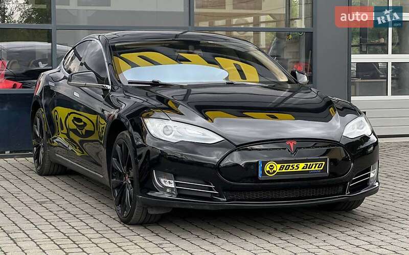 Лифтбек Tesla Model S 2013 в 