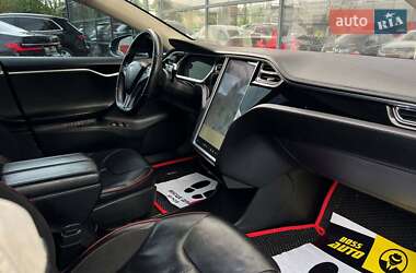 Лифтбек Tesla Model S 2013 в 