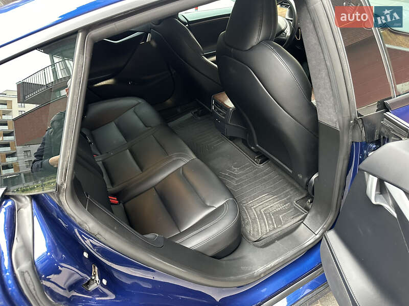 Лифтбек Tesla Model S 2020 в Львове