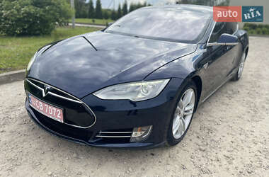 Лифтбек Tesla Model S 2014 в 