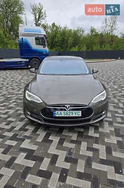 Ліфтбек Tesla Model S 2015 в Каневі