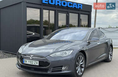 Ліфтбек Tesla Model S 2015 в Рівному