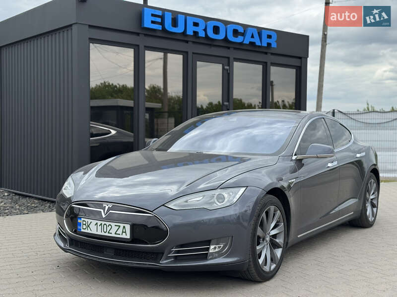 Ліфтбек Tesla Model S 2015 в 