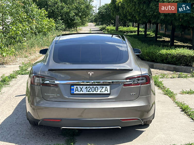 Ліфтбек Tesla Model S 2016 в Харкові фото 8 Ліфтбек Tesla Model S 2016 в Харкові