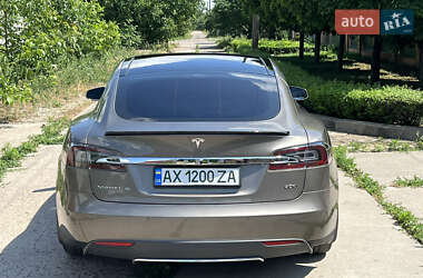 Лифтбек Tesla Model S 2016 в 