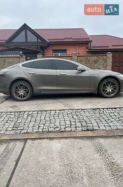 Лифтбек Tesla Model S 2016 в 