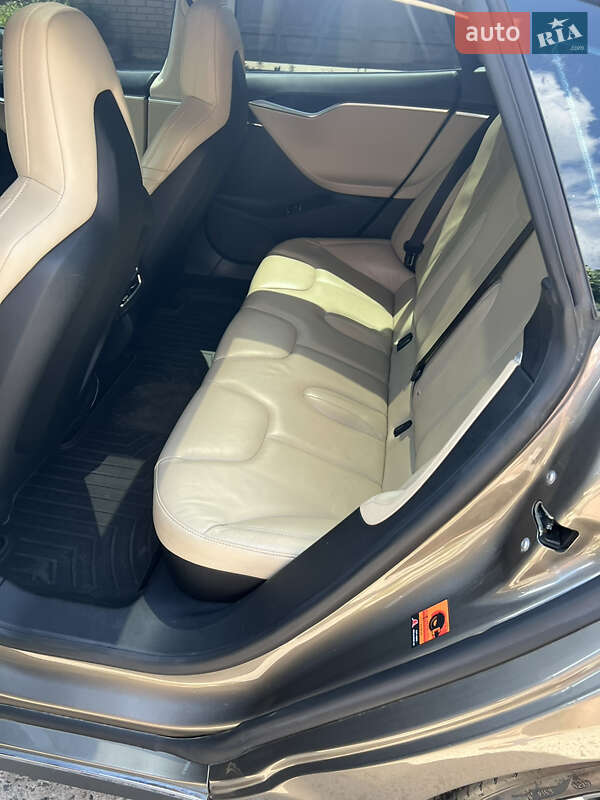 Ліфтбек Tesla Model S 2016 в Харкові фото 16 Ліфтбек Tesla Model S 2016 в Харкові