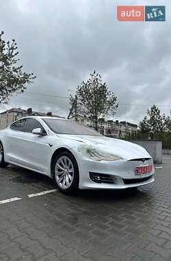 Лифтбек Tesla Model S 2016 в 