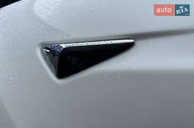 Лифтбек Tesla Model S 2016 в 