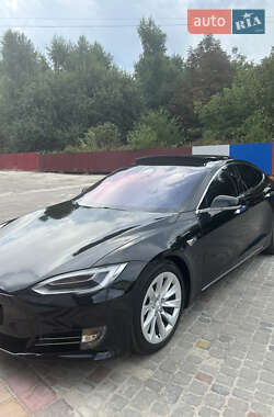 Лифтбек Tesla Model S 2017 в Львове