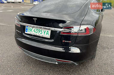 Ліфтбек Tesla Model S 2015 в 