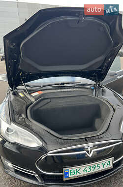 Ліфтбек Tesla Model S 2015 в 