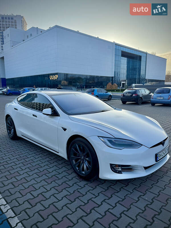Лифтбек Tesla Model S 2020 в Одессе