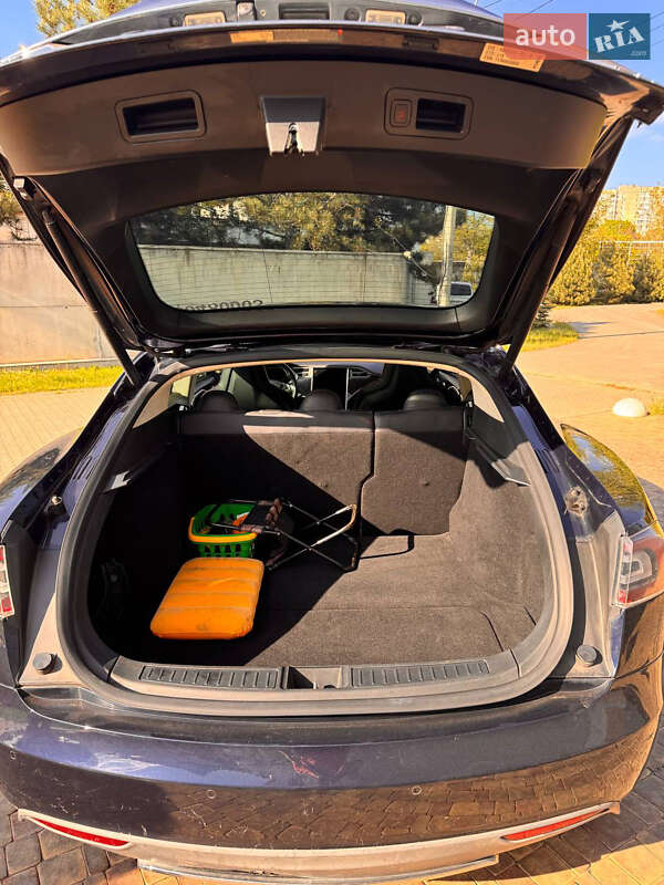 Лифтбек Tesla Model S 2013 в Черноморске
