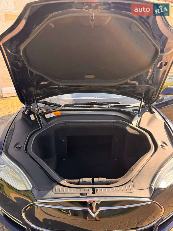 Лифтбек Tesla Model S 2013 в Черноморске