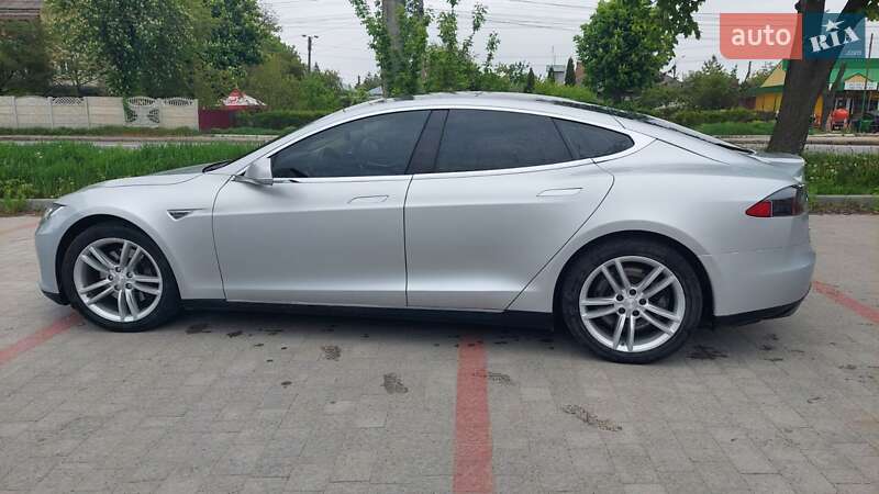 Лифтбек Tesla Model S 2014 в Тернополе фото 5 Лифтбек Tesla Model S 2014 в Тернополе