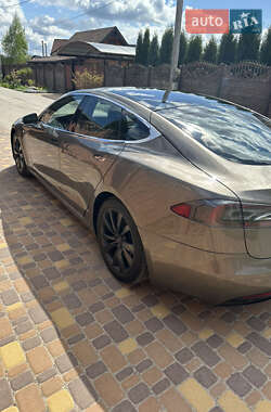 Лифтбек Tesla Model S 2016 в 