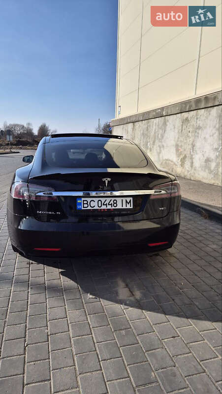 Лифтбек Tesla Model S 2017 в Львове