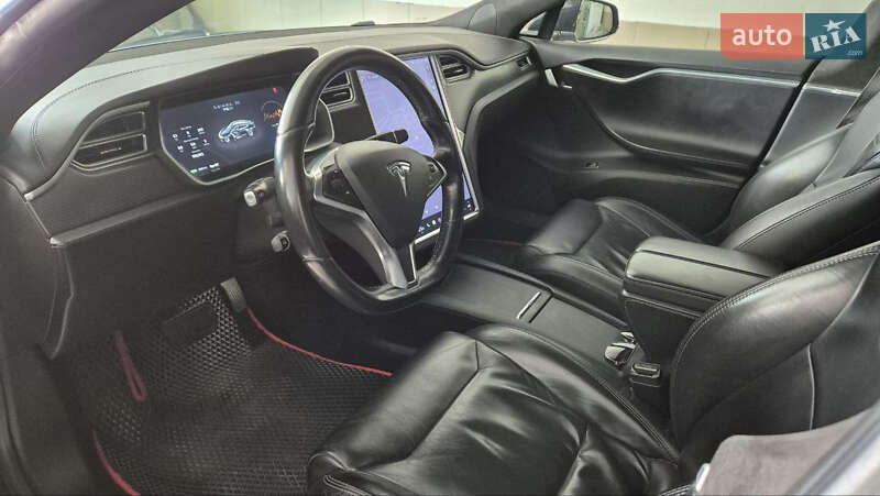 Лифтбек Tesla Model S 2017 в Львове