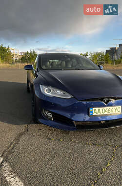 Лифтбек Tesla Model S 2015 в 