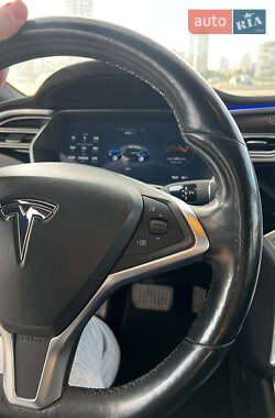 Лифтбек Tesla Model S 2015 в 