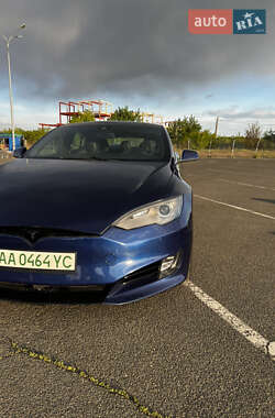 Лифтбек Tesla Model S 2015 в 