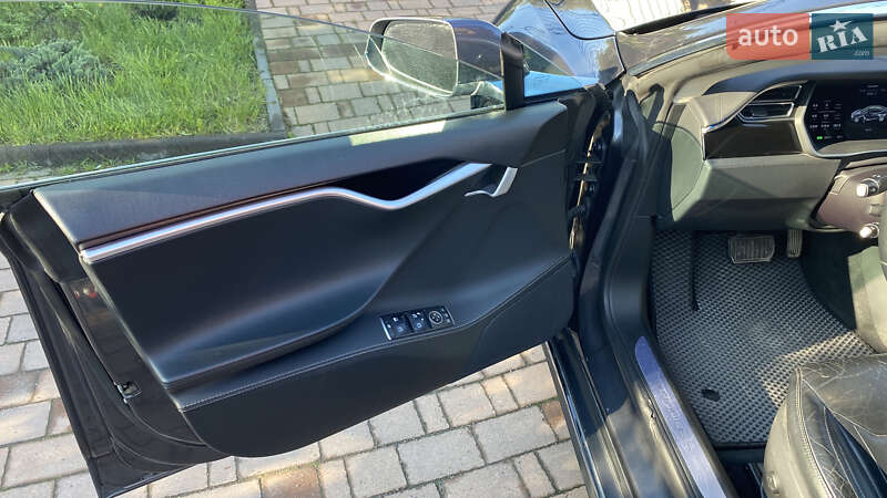 Ліфтбек Tesla Model S 2015 в Вінниці фото 18 Ліфтбек Tesla Model S 2015 в Вінниці