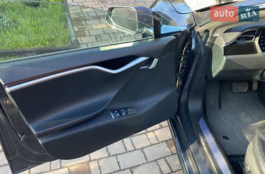 Ліфтбек Tesla Model S 2015 в 