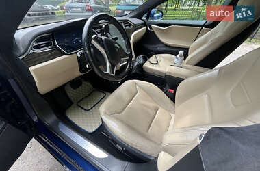 Лифтбек Tesla Model S 2015 в 