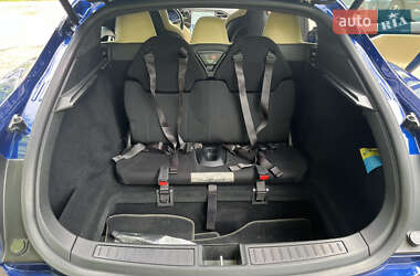 Лифтбек Tesla Model S 2015 в 