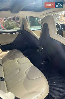 Лифтбек Tesla Model S 2014 в 