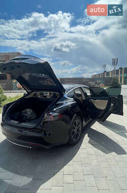 Лифтбек Tesla Model S 2014 в 