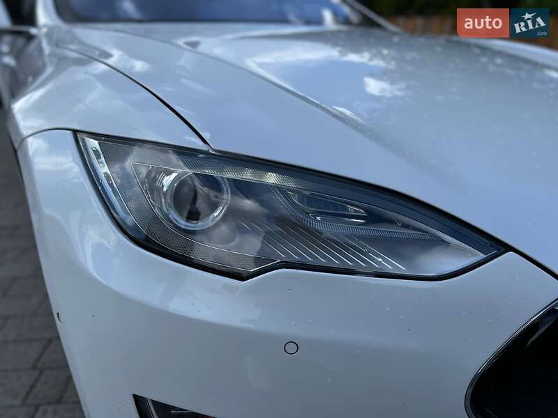 Ліфтбек Tesla Model S 2016 в Львові