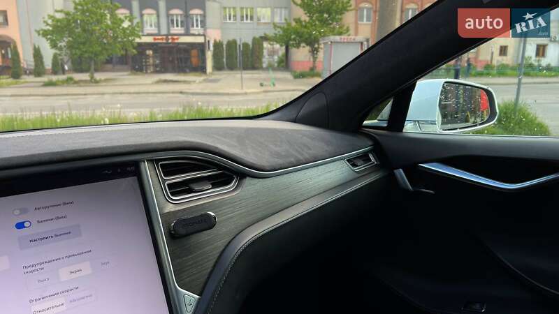 Ліфтбек Tesla Model S 2016 в Львові