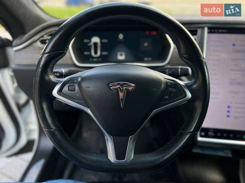 Лифтбек Tesla Model S 2016 в Львове
