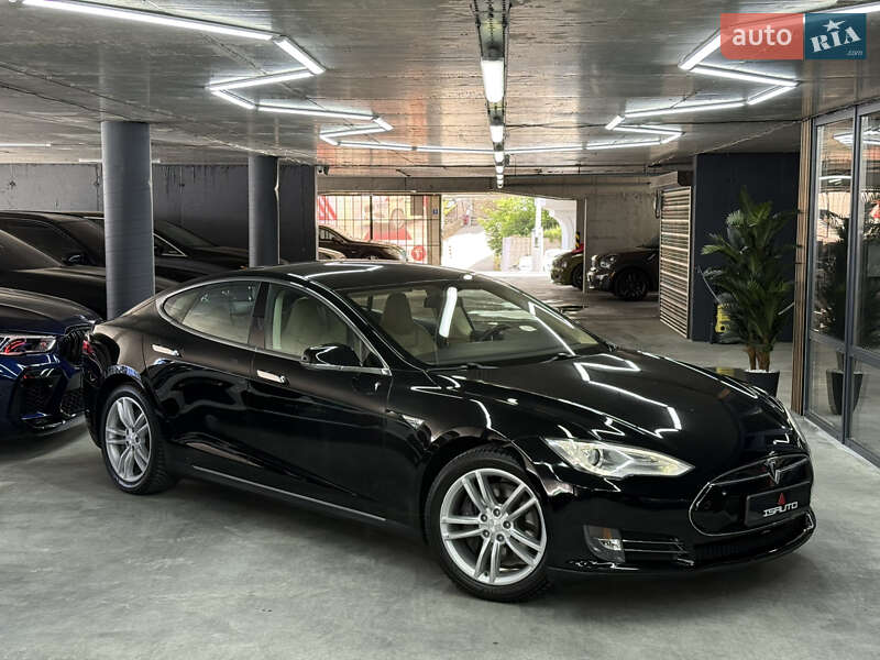 Лифтбек Tesla Model S 2013 в 