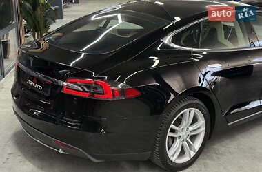 Лифтбек Tesla Model S 2013 в 