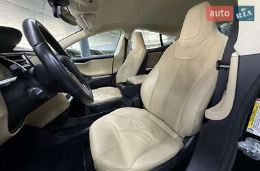 Лифтбек Tesla Model S 2013 в 