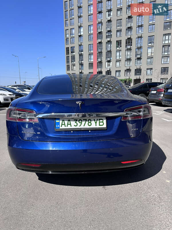 Лифтбек Tesla Model S 2017 в Киеве