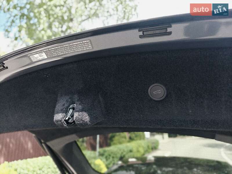 Лифтбек Tesla Model S 2021 в Киеве фото 17 Лифтбек Tesla Model S 2021 в Киеве