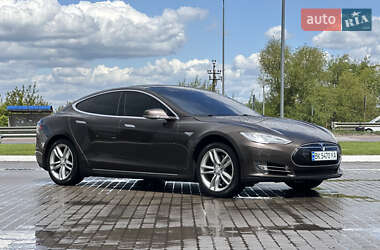 Лифтбек Tesla Model S 2013 в 