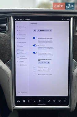 Лифтбек Tesla Model S 2013 в 