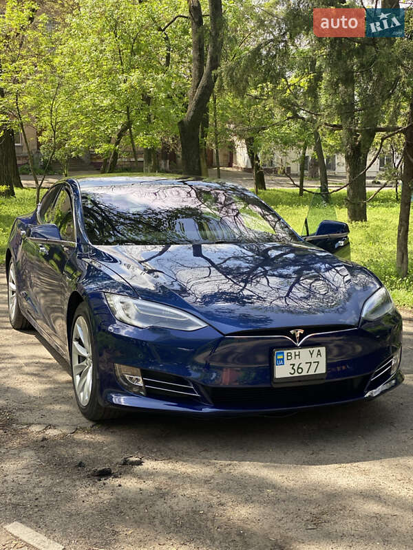 Tesla Model S 2019