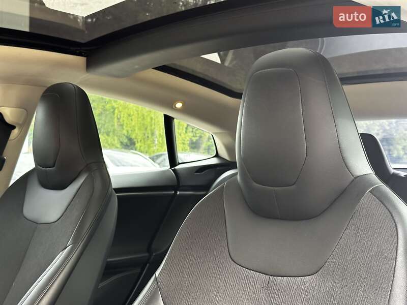 Лифтбек Tesla Model S 2015 в Киеве