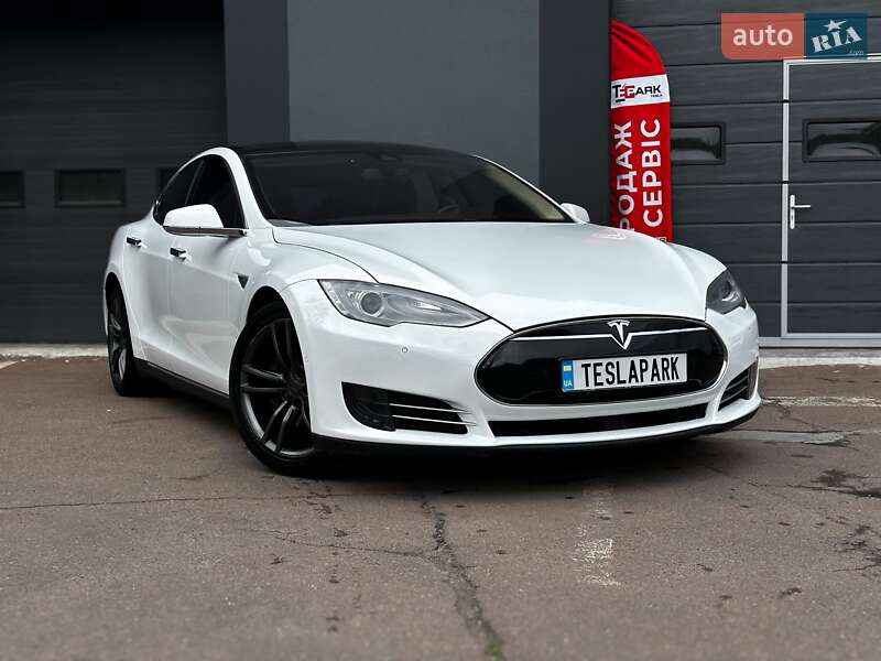 Tesla Model S 2015