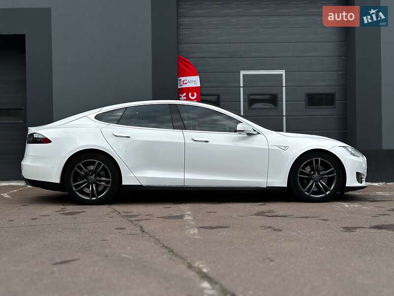 Лифтбек Tesla Model S 2015 в Киеве