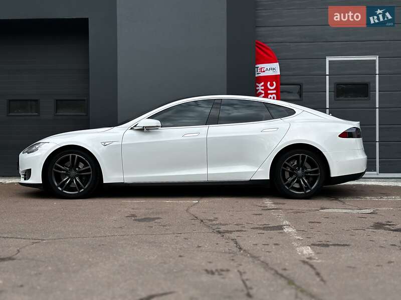 Лифтбек Tesla Model S 2015 в Киеве
