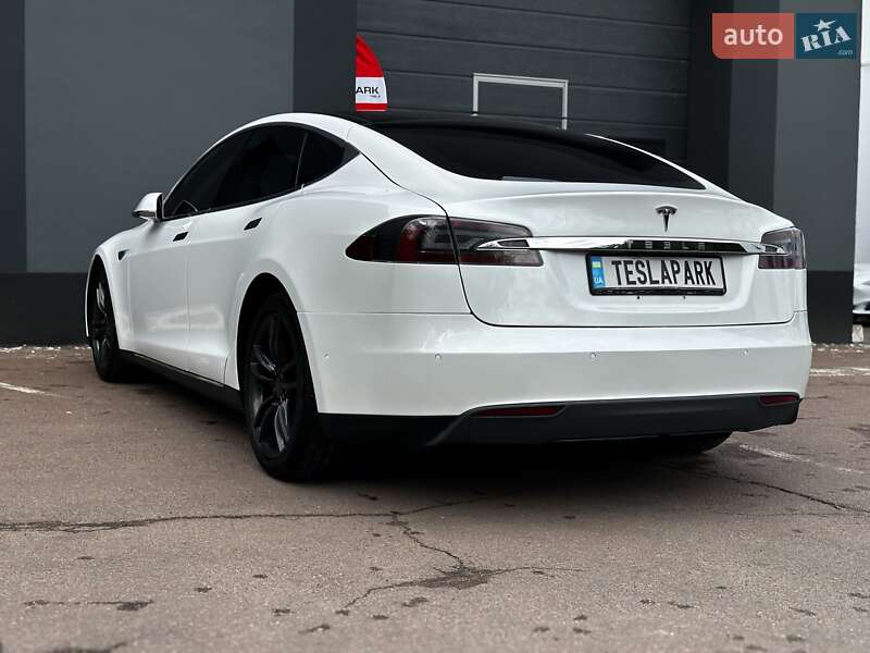 Лифтбек Tesla Model S 2015 в Киеве
