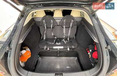 Лифтбек Tesla Model S 2014 в 